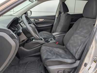 2015 Nissan Rogue, $13915. Photo 9