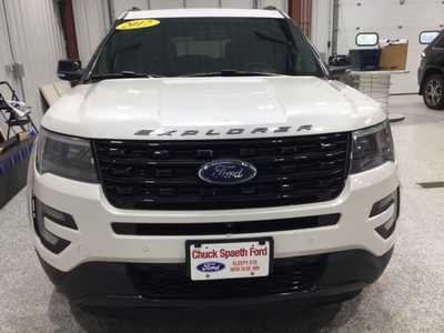 2017 Ford Explorer, $19900. Photo 2
