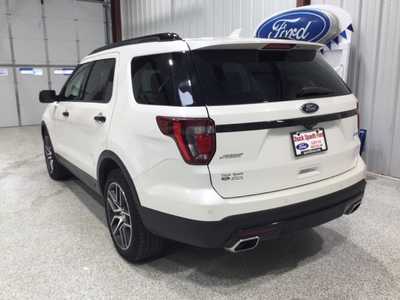 2017 Ford Explorer, $19900. Photo 5
