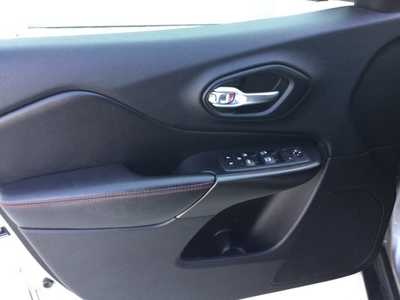 2020 Jeep Cherokee, $15920. Photo 6