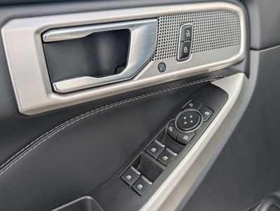 2022 Ford Explorer, $30922. Photo 9