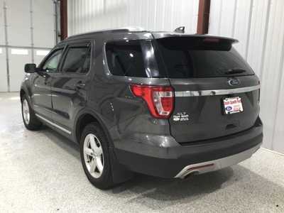 2017 Ford Explorer, $10917. Photo 4