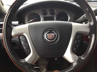 2011 Cadillac Escalade ESV, $10511. Photo 11