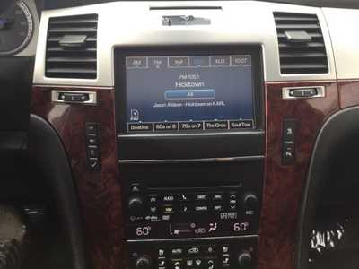 2011 Cadillac Escalade ESV, $10511. Photo 12
