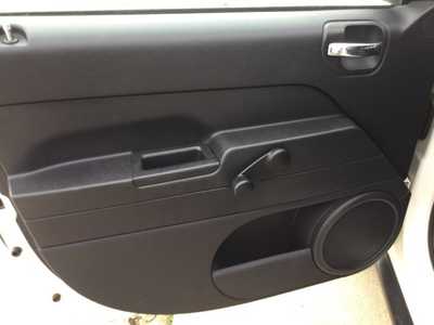 2010 Jeep Compass, $4250. Photo 8