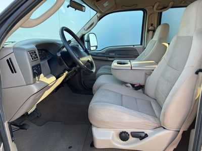 2004 Ford F350 Crew Cab, $. Photo 11