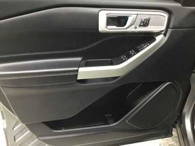 2022 Ford Explorer, $29900. Photo 9