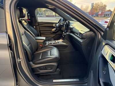 2022 Ford Explorer, $36900. Photo 12