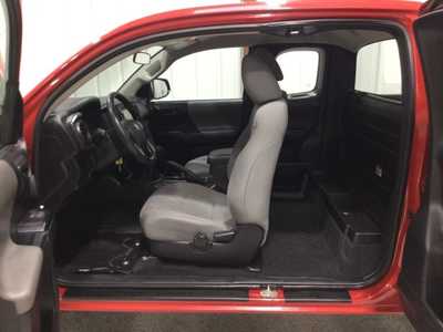 2017 Toyota Tacoma, $25900. Photo 12