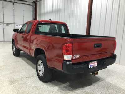 2017 Toyota Tacoma, $25900. Photo 6