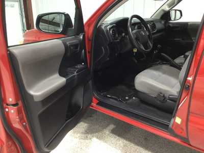 2017 Toyota Tacoma, $25900. Photo 9