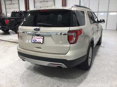 2017 Ford Explorer, $15917. Photo 4