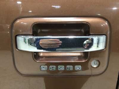 2011 Ford F150 Crew Cab, $8900. Photo 9