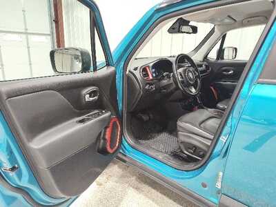 2021 Jeep Renegade, $17900. Photo 9