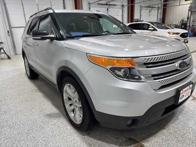 2015 Ford Explorer, $9915. Photo 3