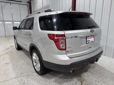 2015 Ford Explorer, $9915. Photo 5