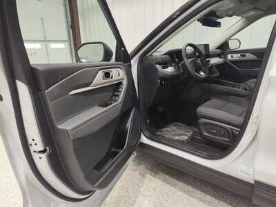 2026 Ford Explorer, $37523. Photo 9