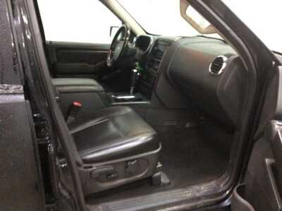 2006 Ford Explorer, $1900. Photo 9