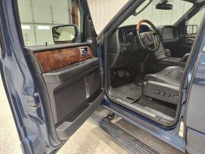 2016 Lincoln Navigator L, $16900. Photo 10