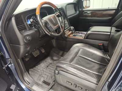 2016 Lincoln Navigator L, $16900. Photo 12