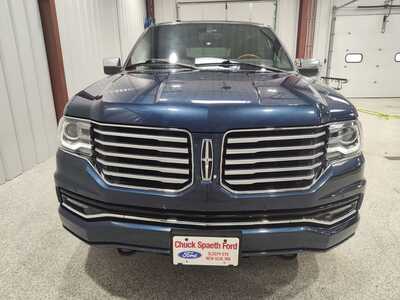 2016 Lincoln Navigator L, $16900. Photo 2
