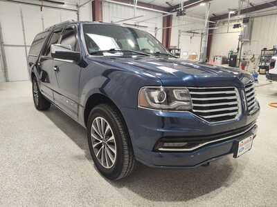 2016 Lincoln Navigator L, $16900. Photo 3