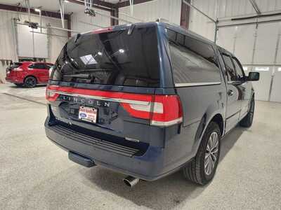 2016 Lincoln Navigator L, $16900. Photo 4