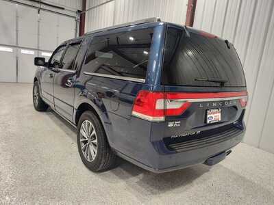 2016 Lincoln Navigator L, $16900. Photo 6