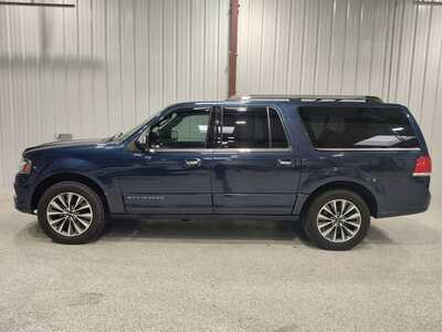2016 Lincoln Navigator L, $16900. Photo 7
