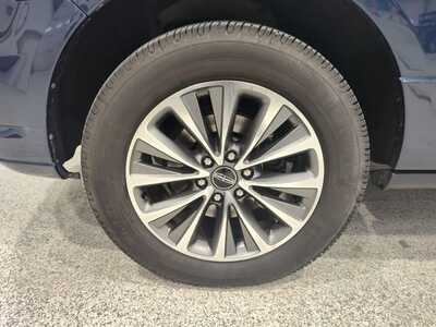 2016 Lincoln Navigator L, $16900. Photo 8