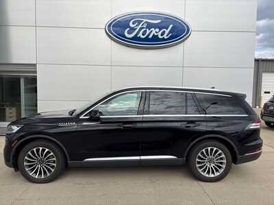 2021 Lincoln Aviator, $35921. Photo 2