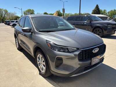 2024 Ford Escape, $26900. Photo 3