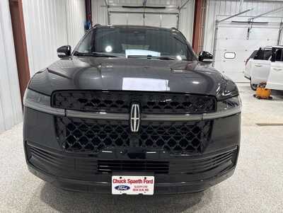 2025 Lincoln Navigator, $94000. Photo 3