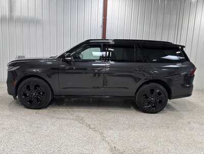 2025 Lincoln Navigator, $94000. Photo 6