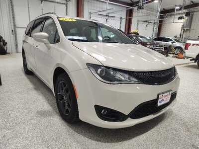 2020 Chrysler Pacifica, $20900. Photo 3