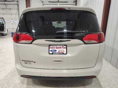 2020 Chrysler Pacifica, $20900. Photo 5