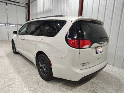 2020 Chrysler Pacifica, $20900. Photo 6