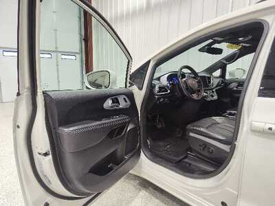2020 Chrysler Pacifica, $20900. Photo 9