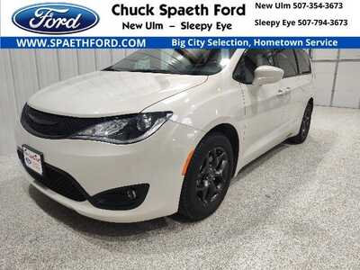 2020 Chrysler Pacifica, $20900. Photo 1