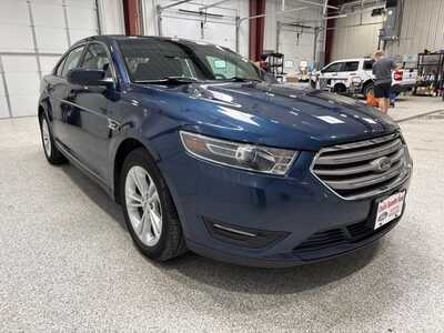 2016 Ford Taurus, $13916. Photo 4