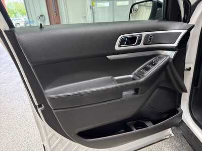2014 Ford Explorer, $8900. Photo 11