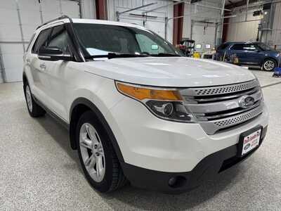 2014 Ford Explorer, $8900. Photo 4