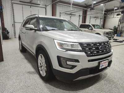 2017 Ford Explorer, $16900. Photo 4