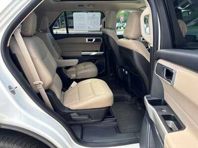 2020 Ford Explorer, $17900. Photo 12