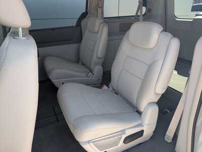 2010 Chrysler Town & Country, $9500. Photo 9