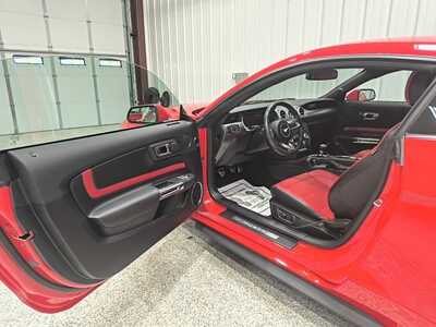 2019 Ford Mustang, $41500. Photo 11
