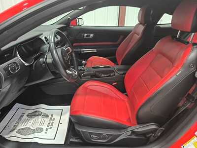 2019 Ford Mustang, $41500. Photo 12