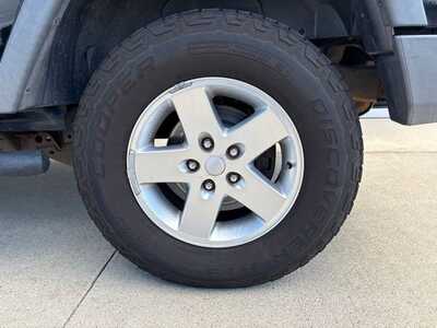 2011 Jeep Wrangler Unlimited, $10900. Photo 10