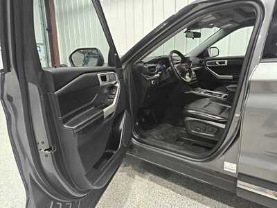 2021 Ford Explorer, $28900. Photo 12