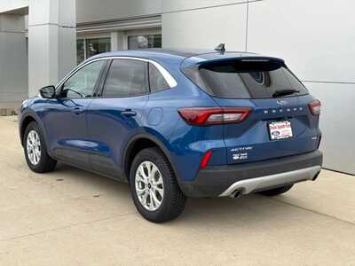 2023 Ford Escape, $24900. Photo 4